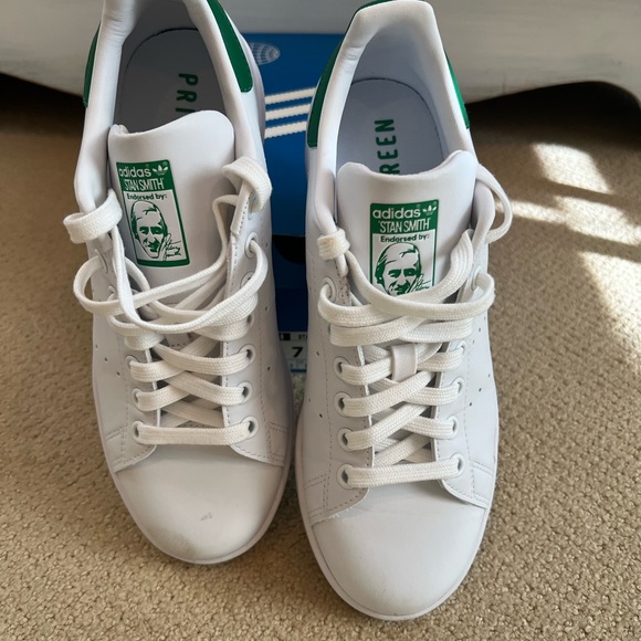 Adidas, Stan Smiths, Size 7 (fits more like 7.5), green and white like new! - Picture 3 of 6
